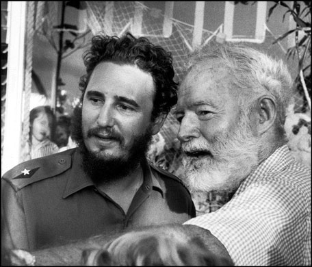 Ha muerto Fidel Castro. Hemingway-con-fidel-castro
